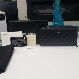 Auth Chanel lambskin wallet